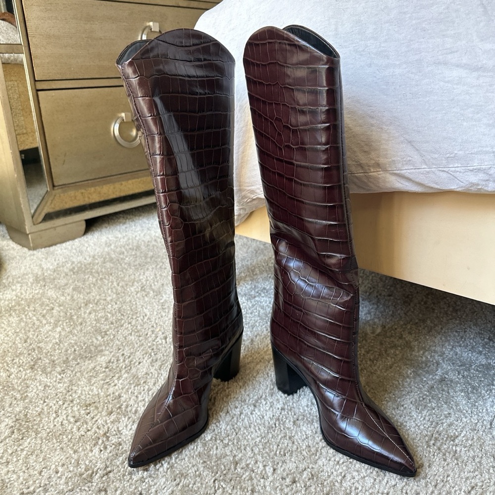 Schultz size 8 brown croc boot. Never worn. Comes without box